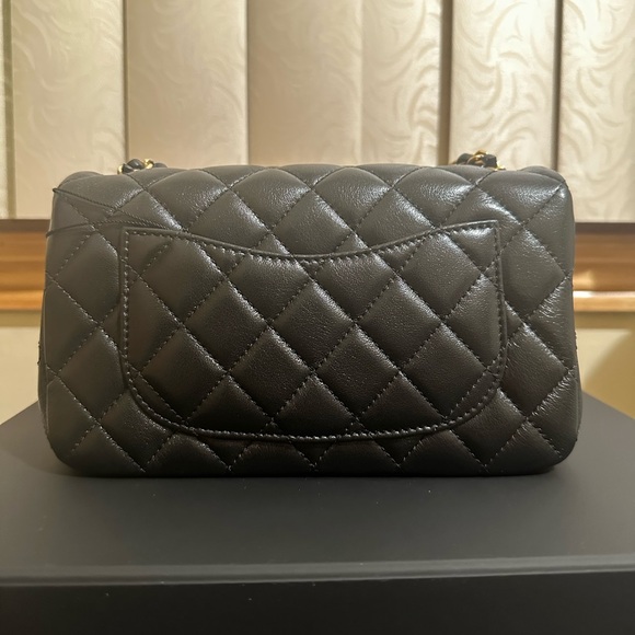 Chanel NIB Pearl Crush Black Mini Rectangle in Age Gold Hardware - Picture 4 of 11